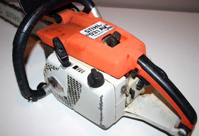 Stihl 031 AV Electronic Gas Chainsaw with a 25" Bar